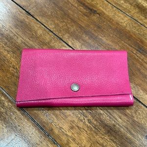 Portland Leather Rancher Wallet in Fuchsia! Brand new!